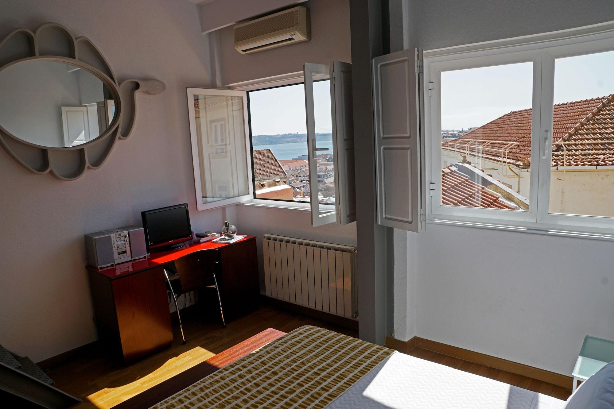 Solar Dos Mouros Hotel Lisbon Bagian luar foto