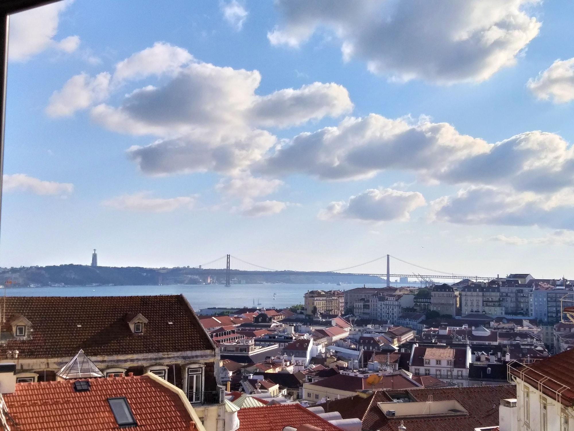 Solar Dos Mouros Hotel Lisbon Bagian luar foto