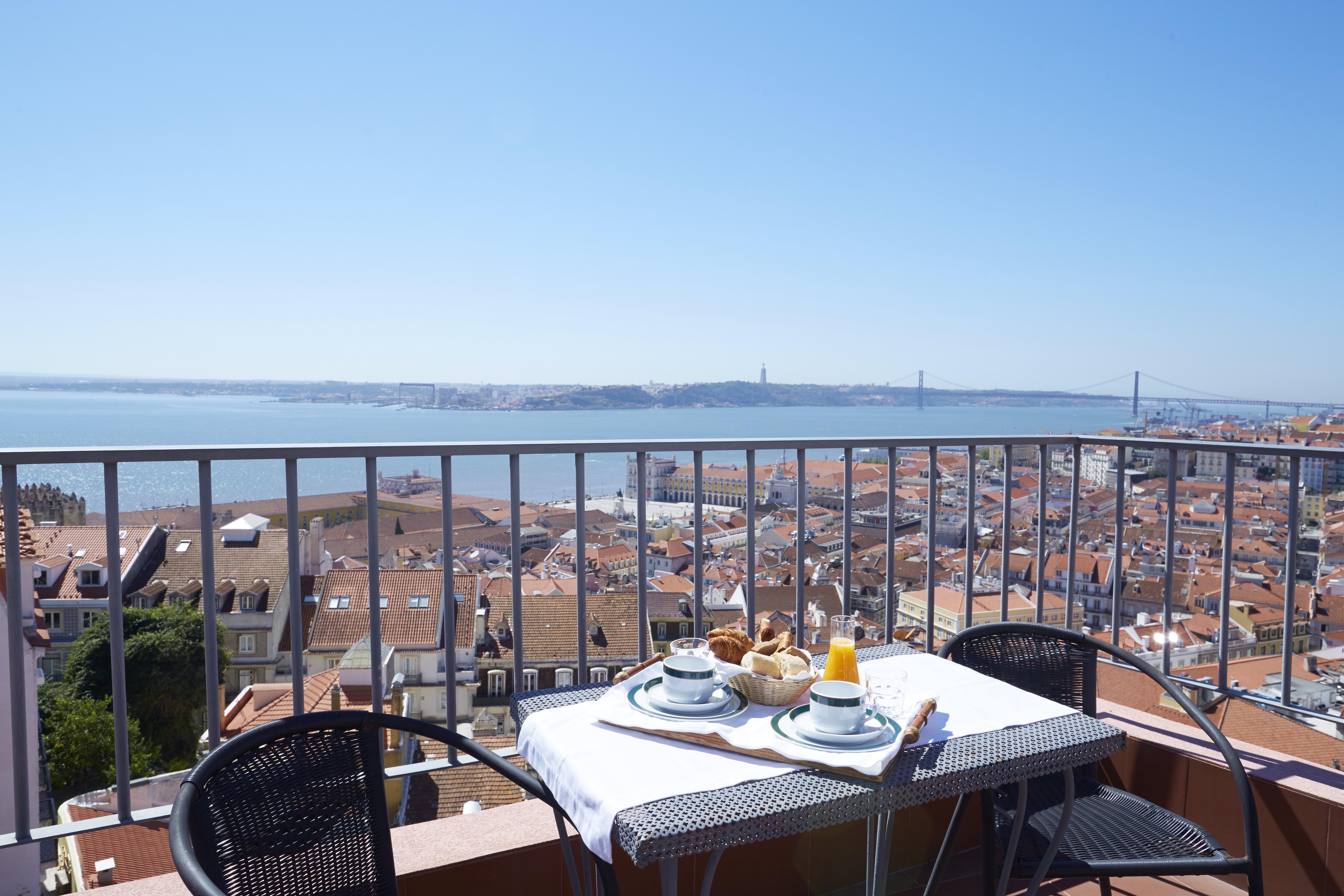 Solar Dos Mouros Hotel Lisbon Bagian luar foto