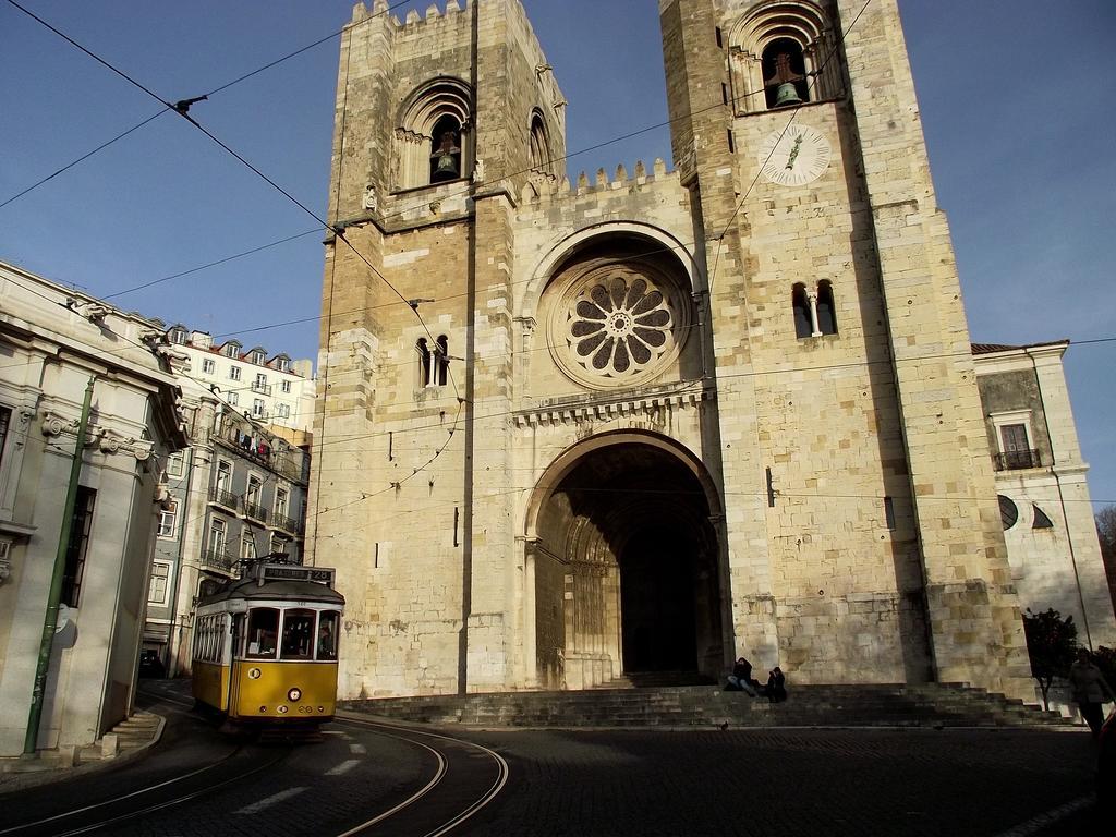 Solar Dos Mouros Hotel Lisbon Bagian luar foto