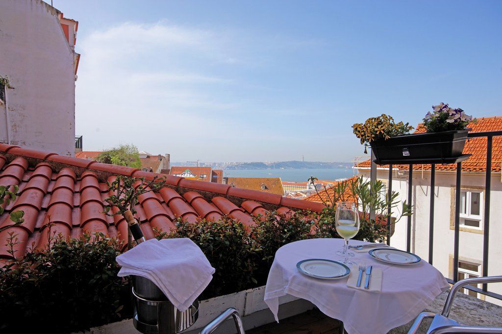 Solar Dos Mouros Hotel Lisbon Bagian luar foto