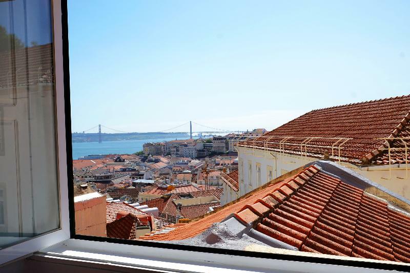 Solar Dos Mouros Hotel Lisbon Bagian luar foto